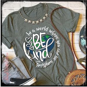 IN A 🌎WHERE YOU CAN BE ANYTHING... BE KIND Tshirt